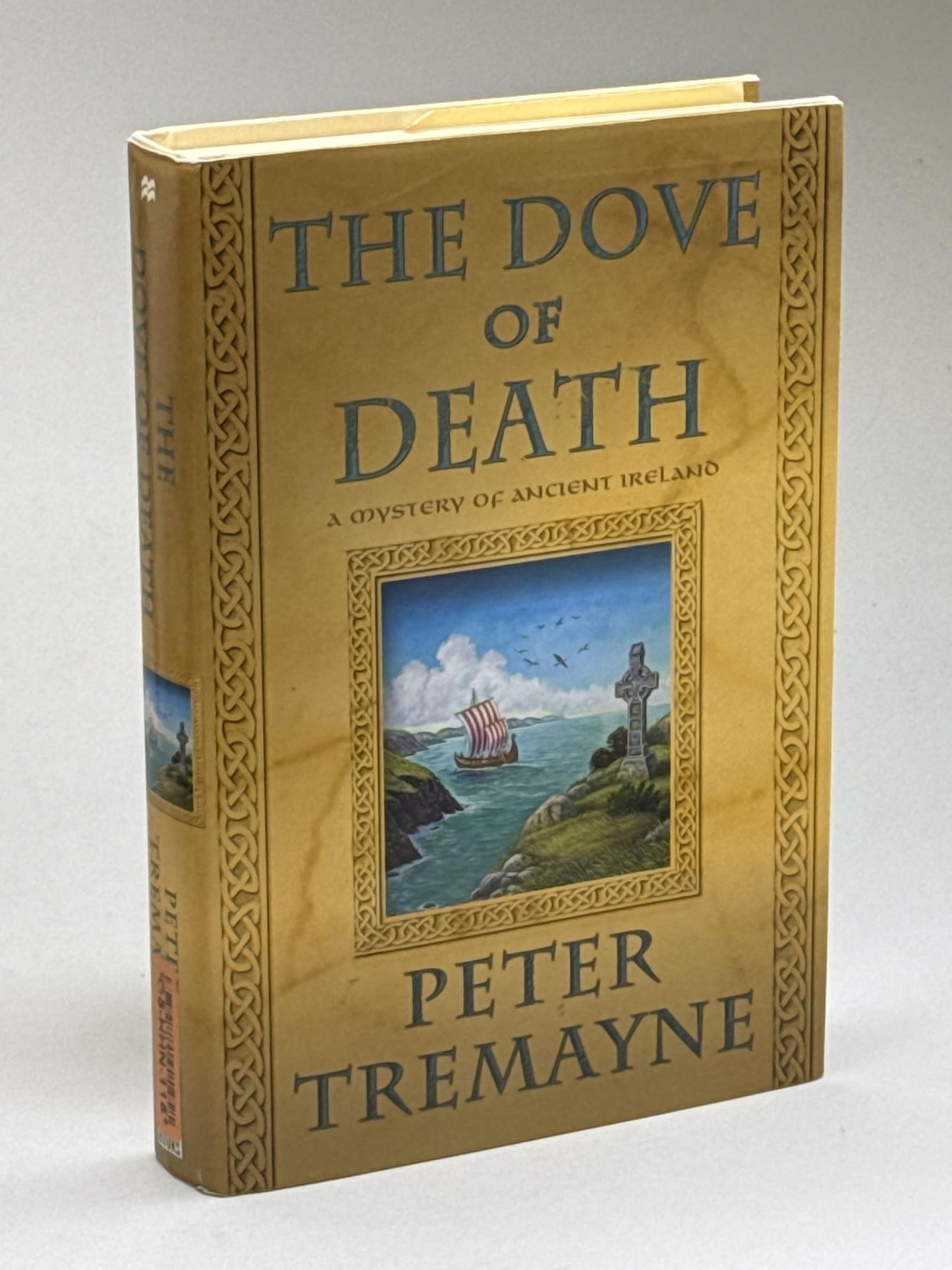 The Dove of Death: A Mystery of Ancient Ireland (Mysteries of Ancient Ireland featuring Sister Fidelma of Cashel)
