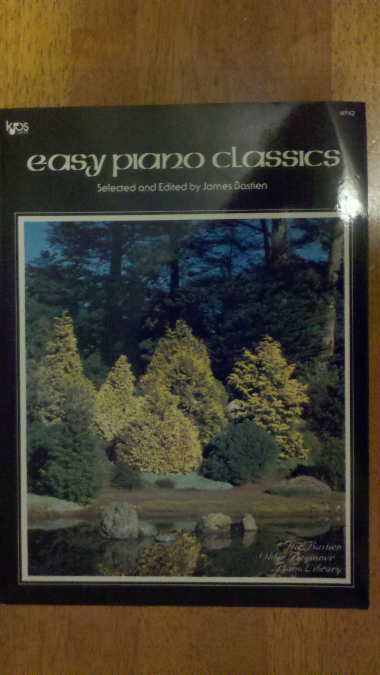 WP42 - Easy Piano Classics - Bastien (Bastien Older Beginner Piano Library)