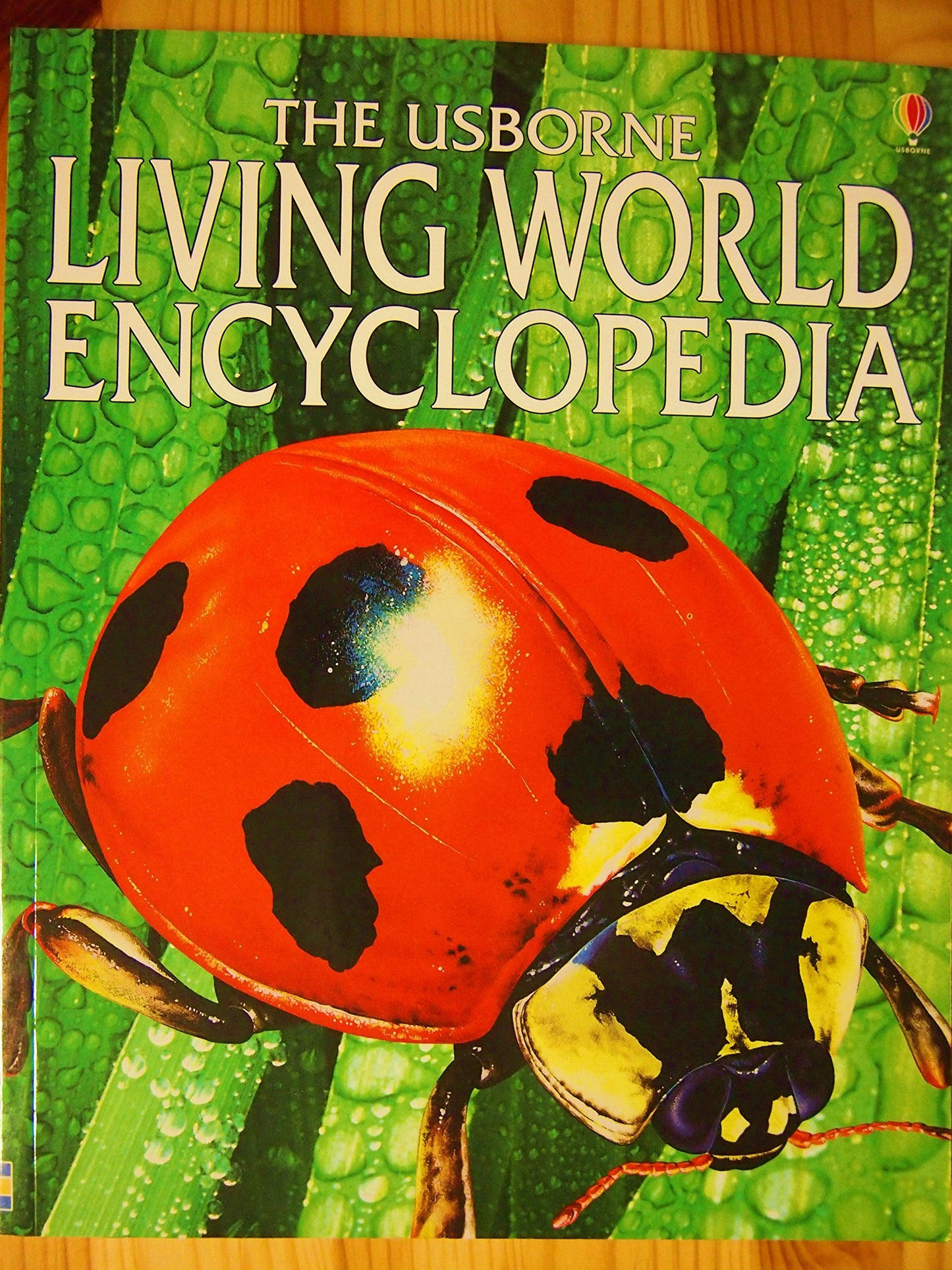 The Usborne Living World Encyclopedia (Encyclopedias Series)