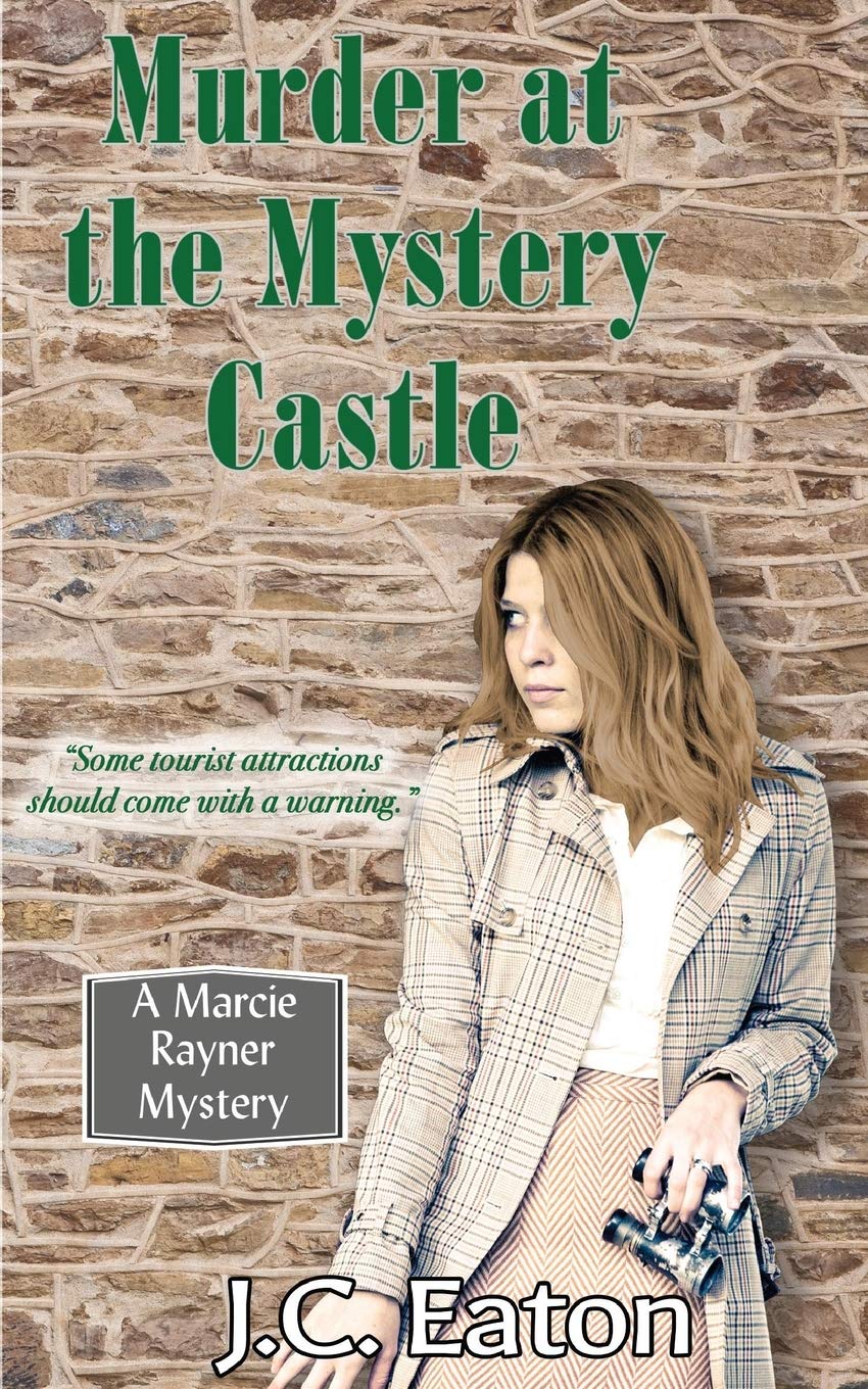 Murder at the Mystery Castle (Marcie Rayner Mystery)