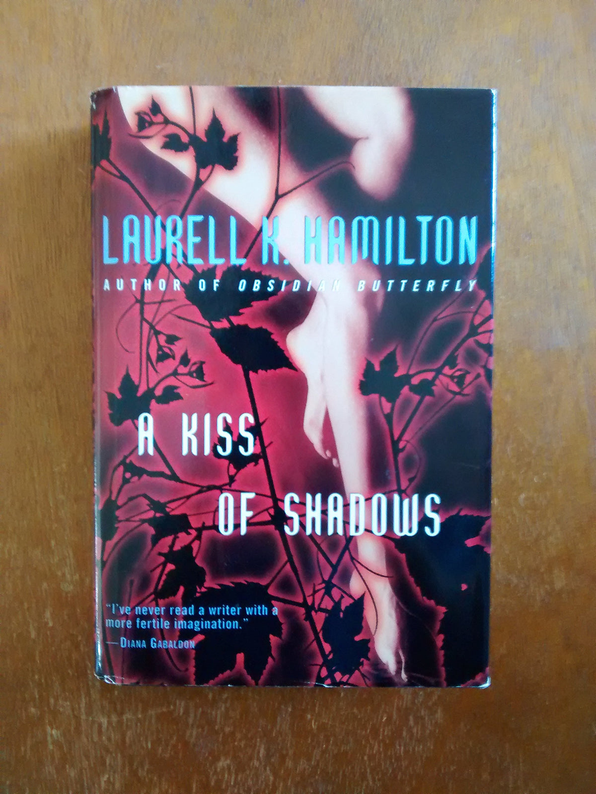 A Kiss of Shadows (Meredith Gentry, Book 1)