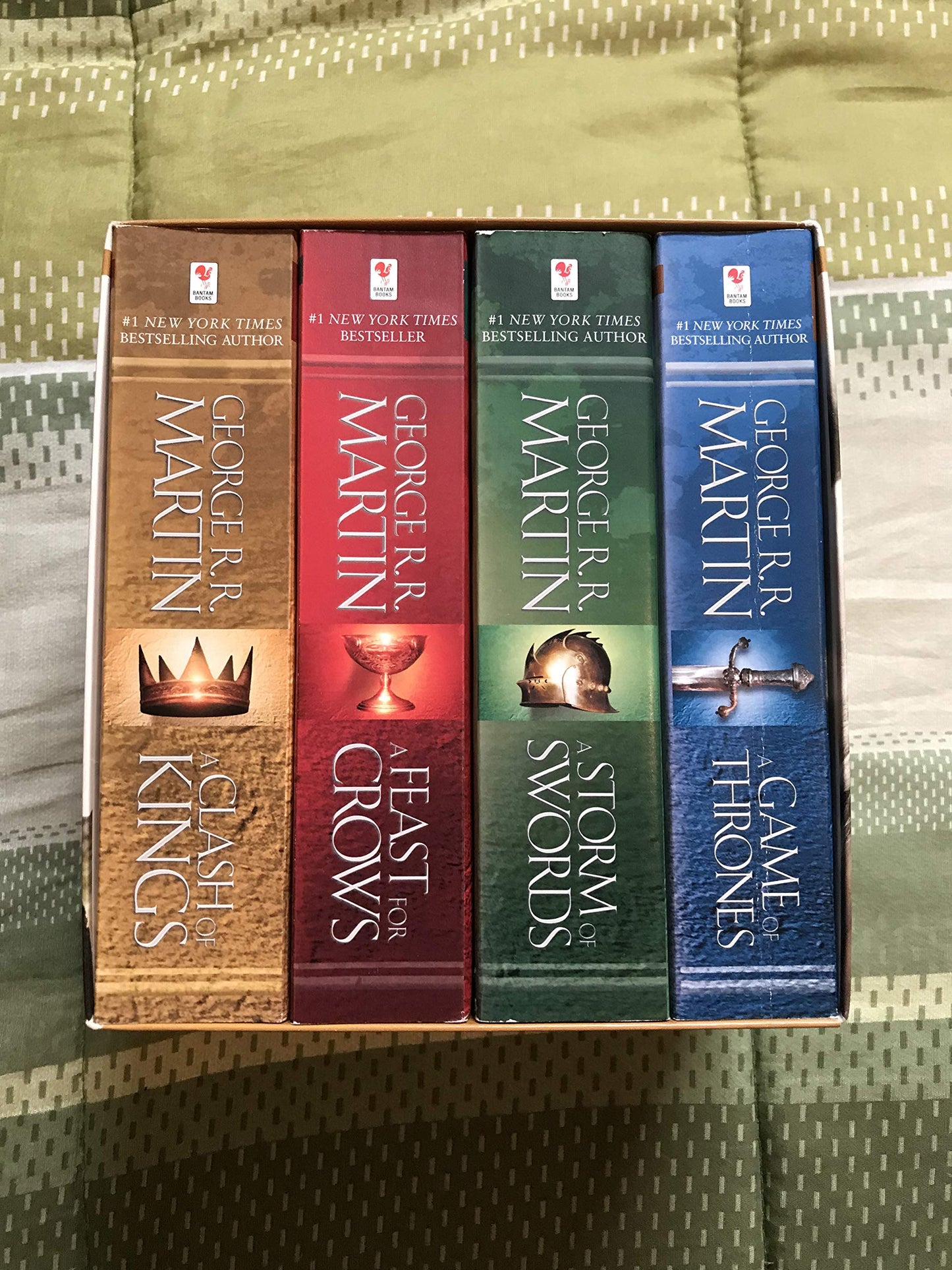 Game of Thrones Boxed Set: A Game of Thrones/A Clash of Kings/A Storm of Swords/A Feast for Crows