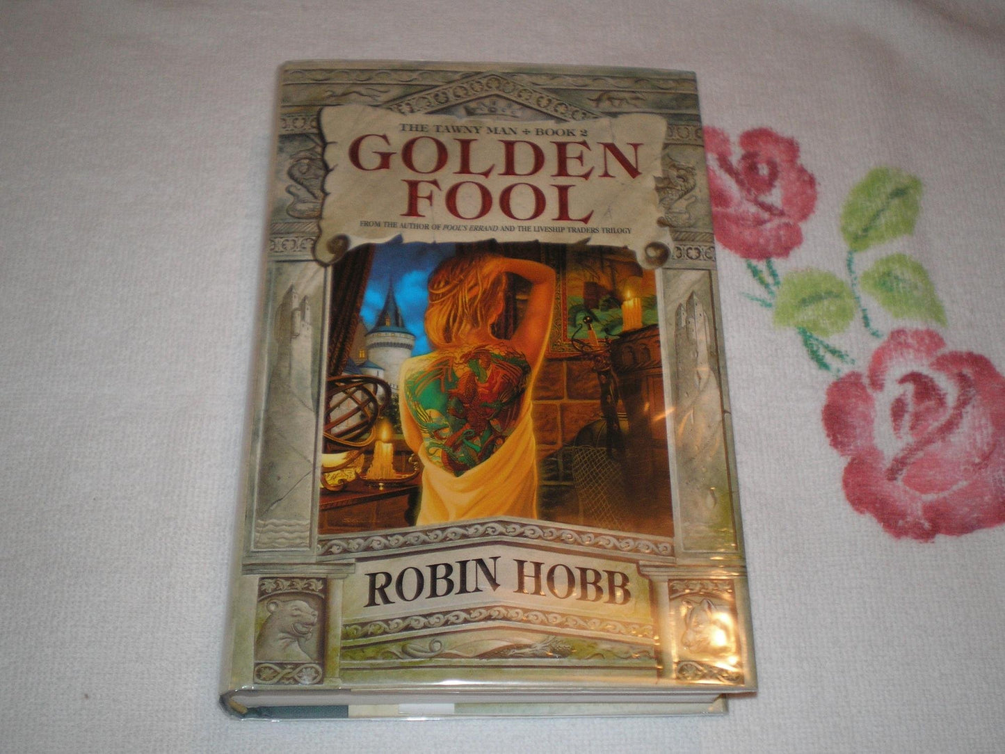 Golden Fool (The Tawny Man, Book 2)