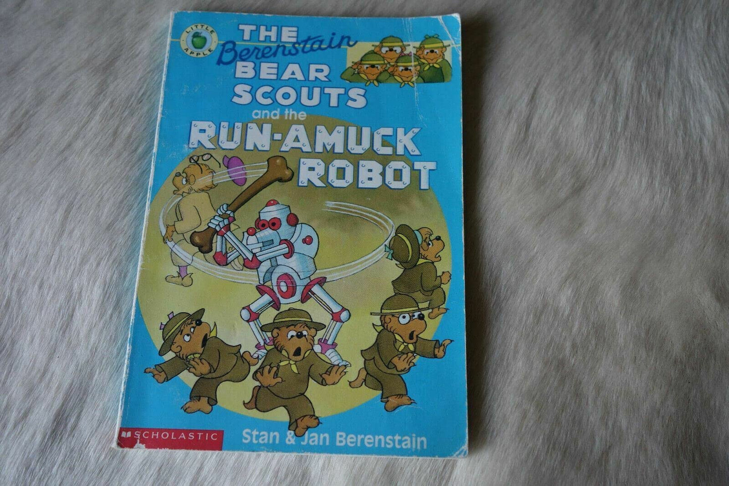 The Berenstain Bear Scouts and the Run-amuck Robot (Berenstain Bear Scouts)