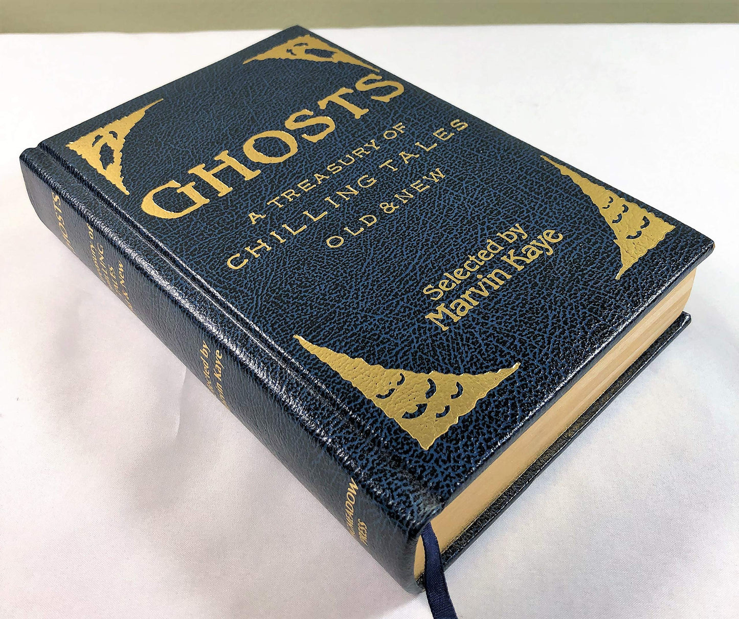 Ghosts: A Treasury of Chilling Tales Old and New