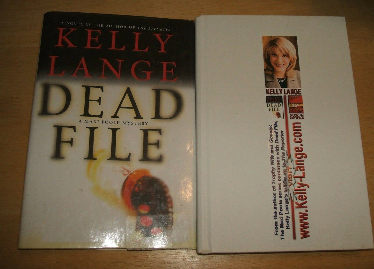 Dead File (Maxi Poole Mysteries)